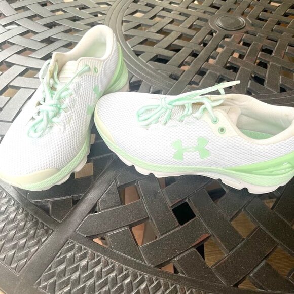 Under Armour Sneakers - Picture 1 of 2